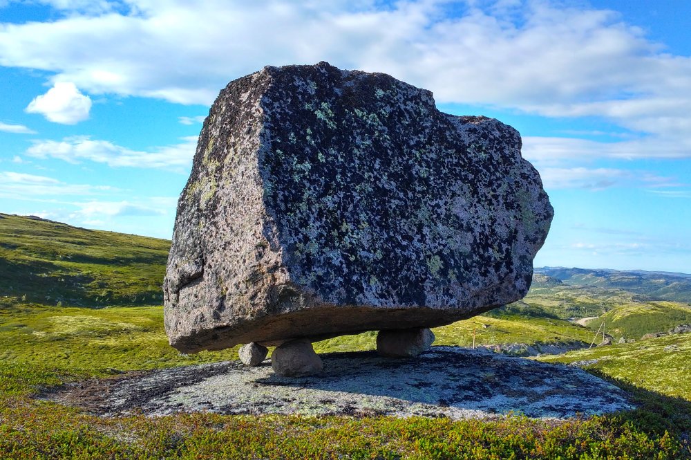 Мегалиты: С какой целью древние люди перемещали огромные камни
