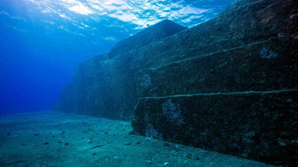 Монумент Йонагуни: Как появились пирамиды на дне океана